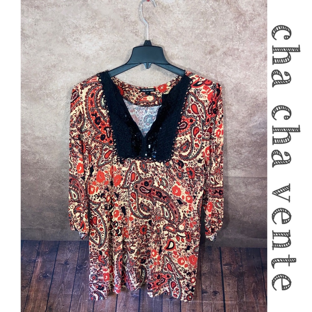 ChaCha Vente Size 1X Paisley Knit Top w/sequin embellished neck line-EUC